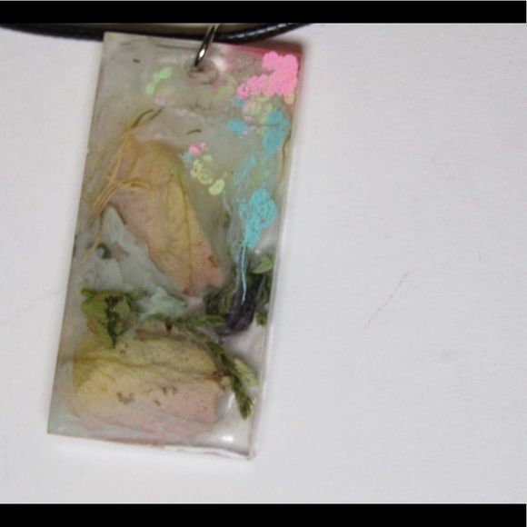 Rose petal resin pendant large bar with hole - Picture 9 of 16